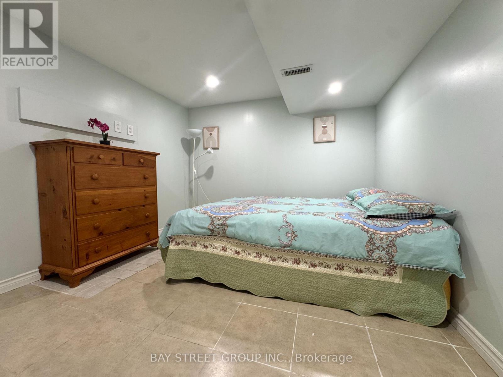 43 Sherwood Forest Drive, Markham, Ontario  L3P 1P5 - Photo 13 - N12434830