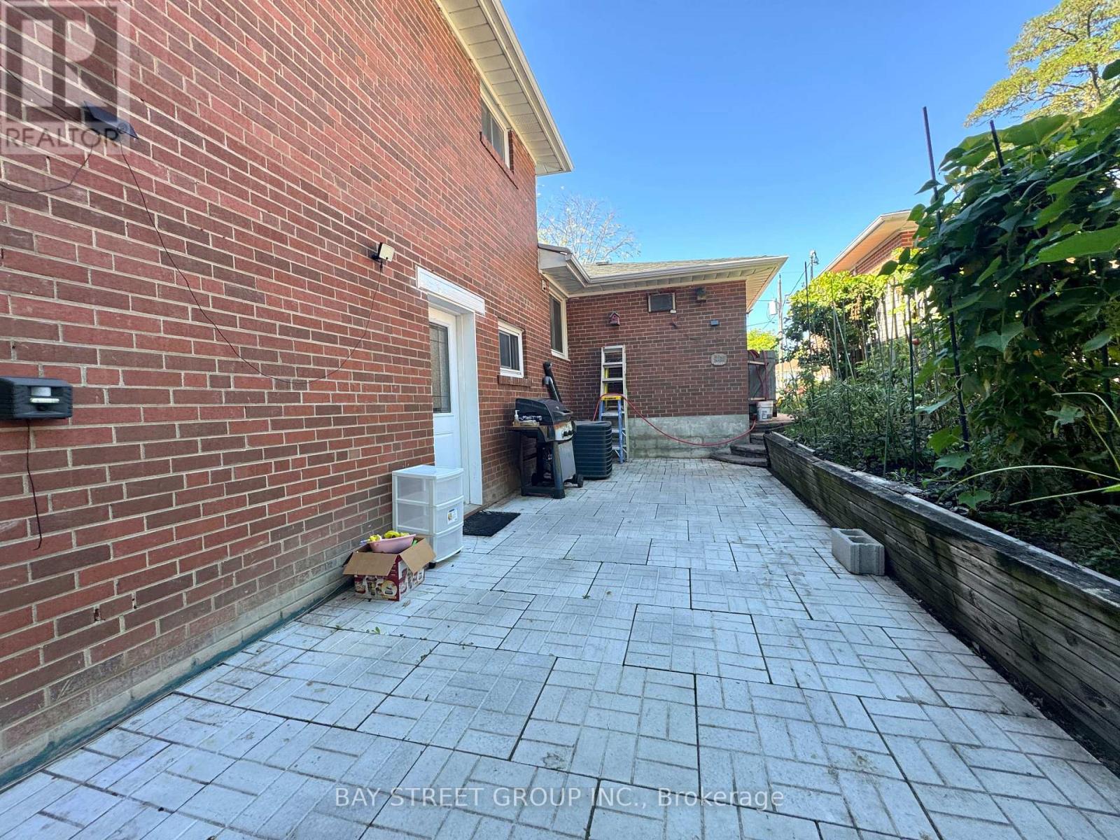 43 Sherwood Forest Drive, Markham, Ontario  L3P 1P5 - Photo 3 - N12434830