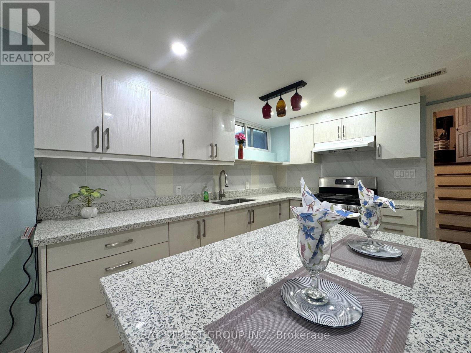 43 Sherwood Forest Drive, Markham, Ontario  L3P 1P5 - Photo 8 - N12434830