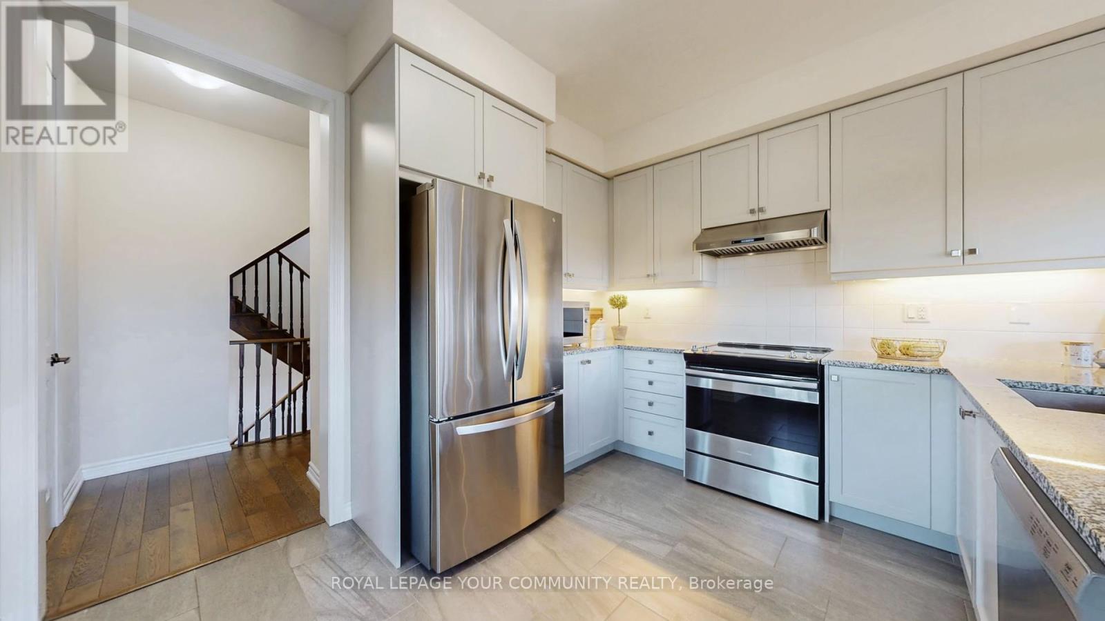 32 Delft Drive, Markham, Ontario  L6C 0Z1 - Photo 10 - N12434836