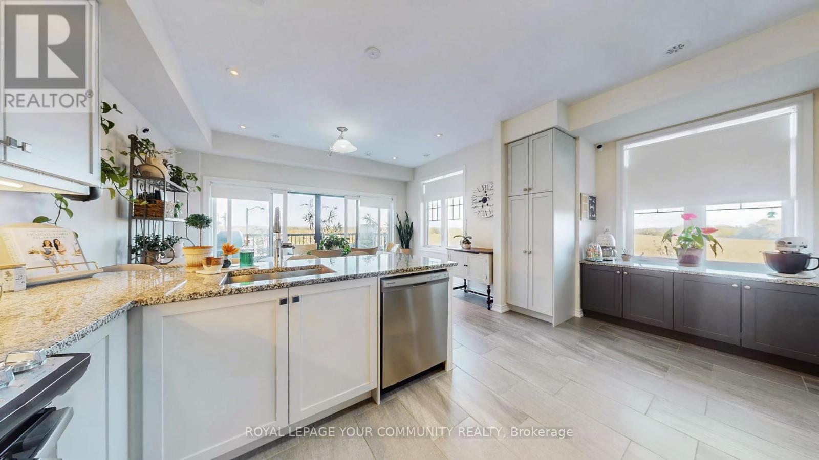 32 Delft Drive, Markham, Ontario  L6C 0Z1 - Photo 11 - N12434836