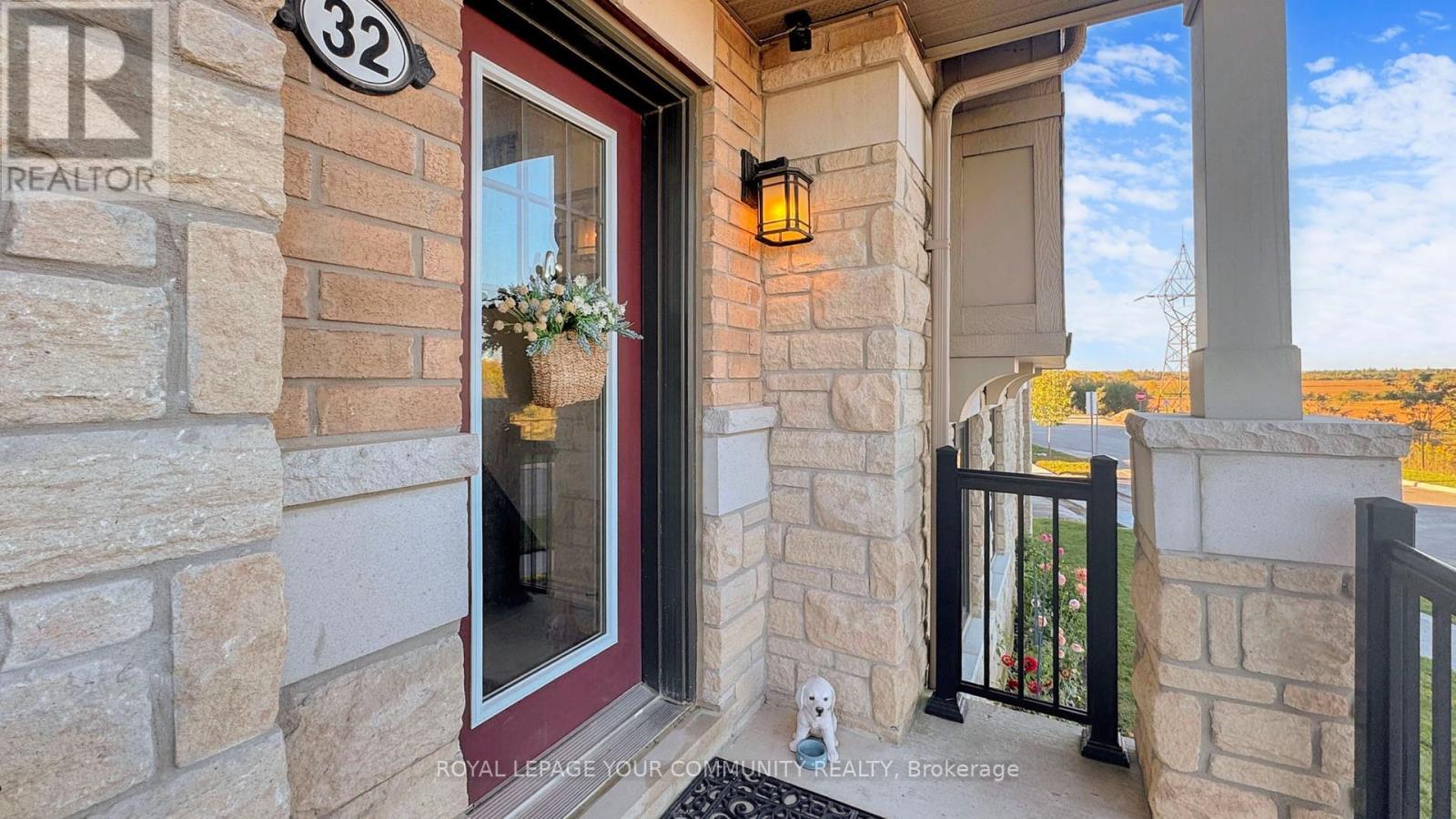 32 Delft Drive, Markham, Ontario  L6C 0Z1 - Photo 5 - N12434836