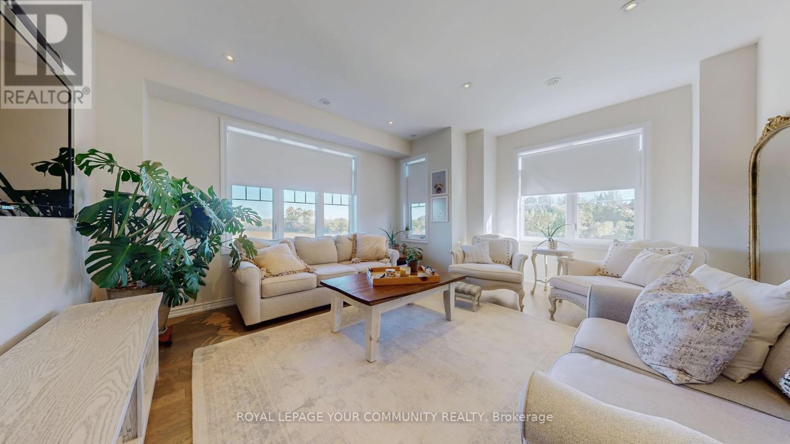 32 Delft Drive, Markham, Ontario  L6C 0Z1 - Photo 6 - N12434836