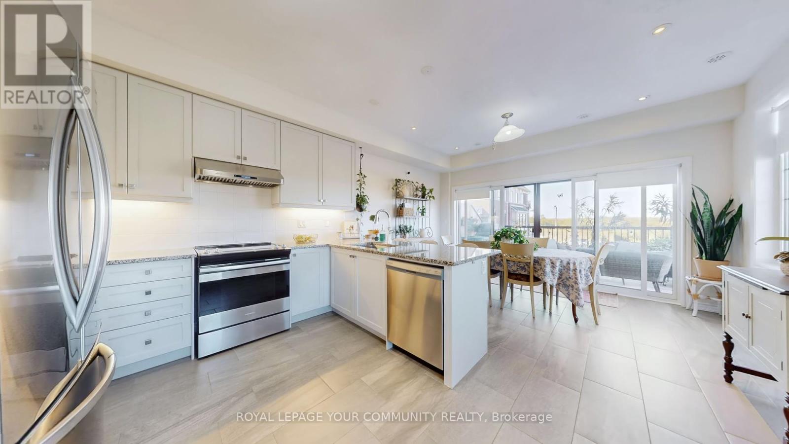 32 Delft Drive, Markham, Ontario  L6C 0Z1 - Photo 8 - N12434836