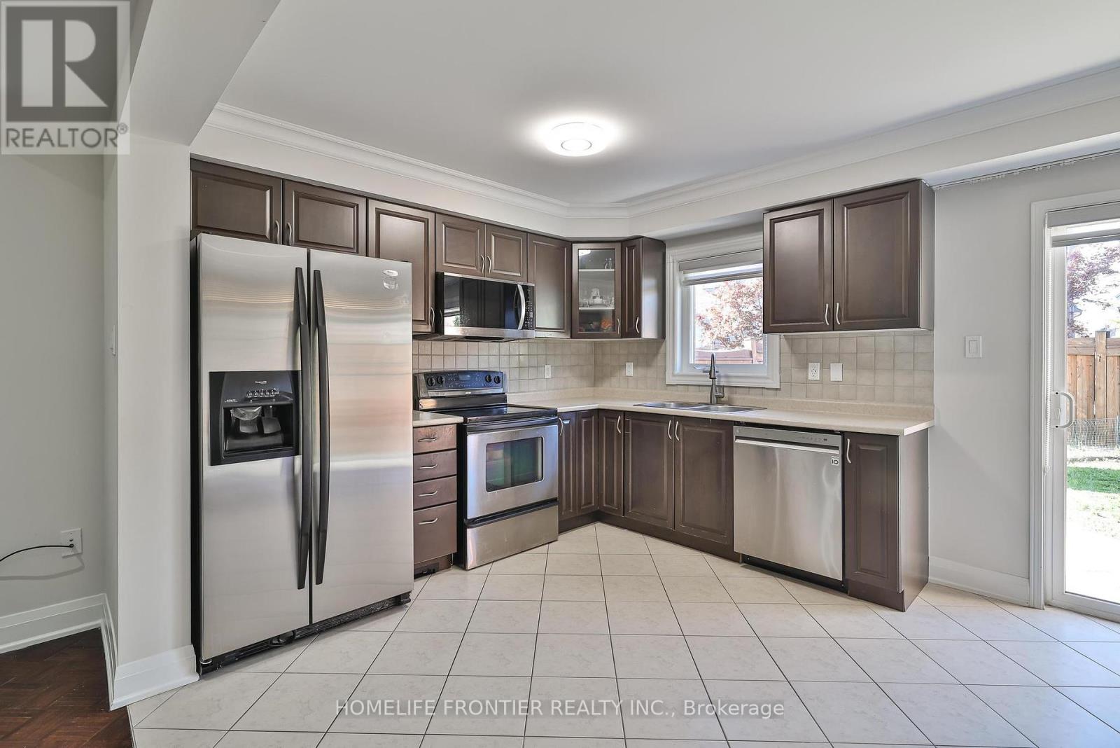 86 Venice Gate Drive, Vaughan, Ontario  L4H 0E7 - Photo 15 - N12434887