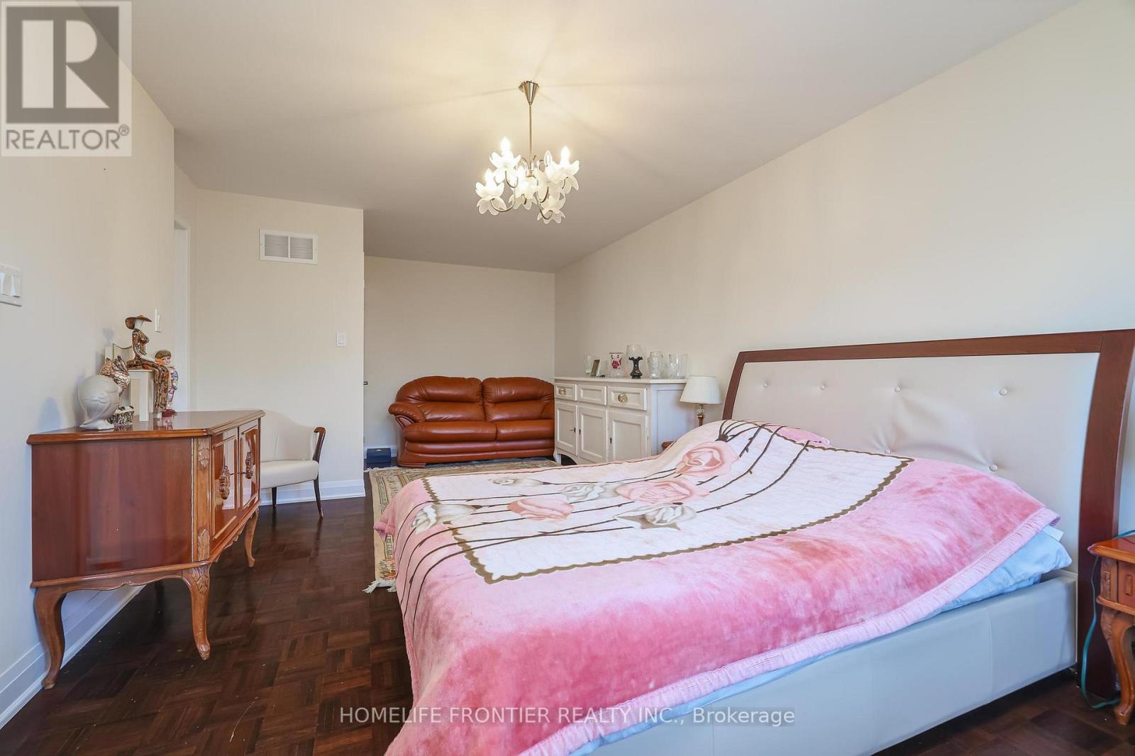86 Venice Gate Drive, Vaughan, Ontario  L4H 0E7 - Photo 24 - N12434887