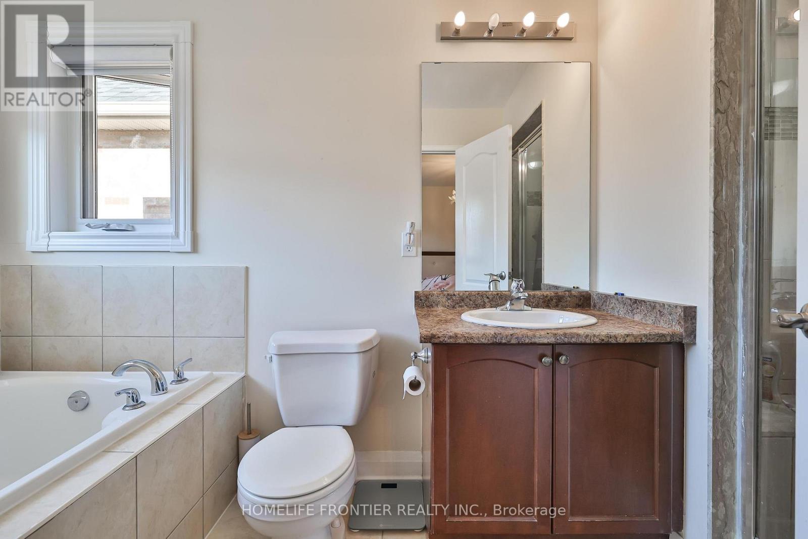 86 Venice Gate Drive, Vaughan, Ontario  L4H 0E7 - Photo 25 - N12434887