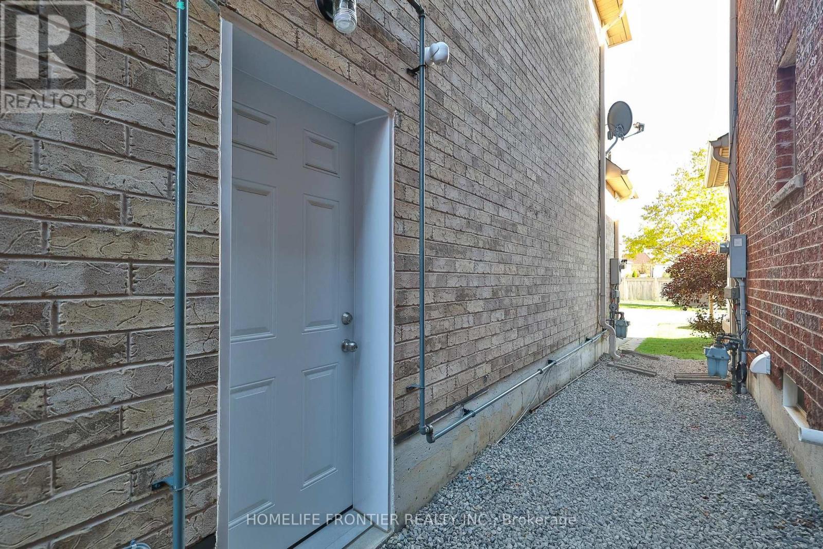86 Venice Gate Drive, Vaughan, Ontario  L4H 0E7 - Photo 43 - N12434887