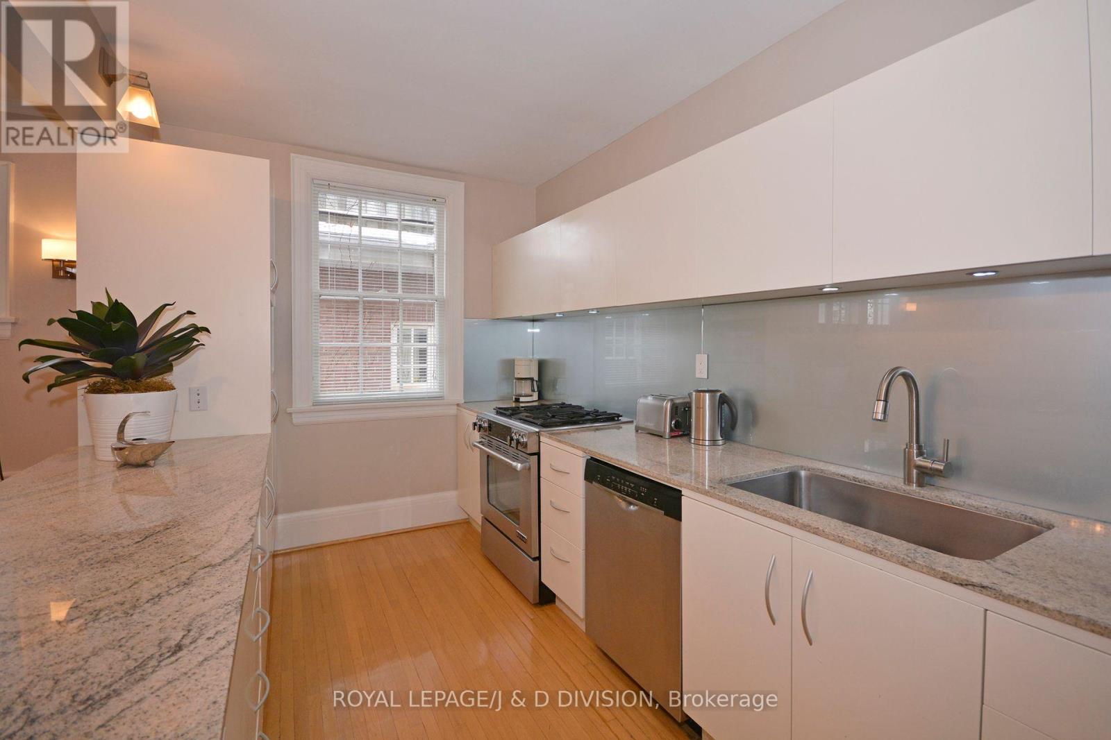34 Edmund Avenue, Toronto, Ontario  M4V 1H3 - Photo 11 - C12352543