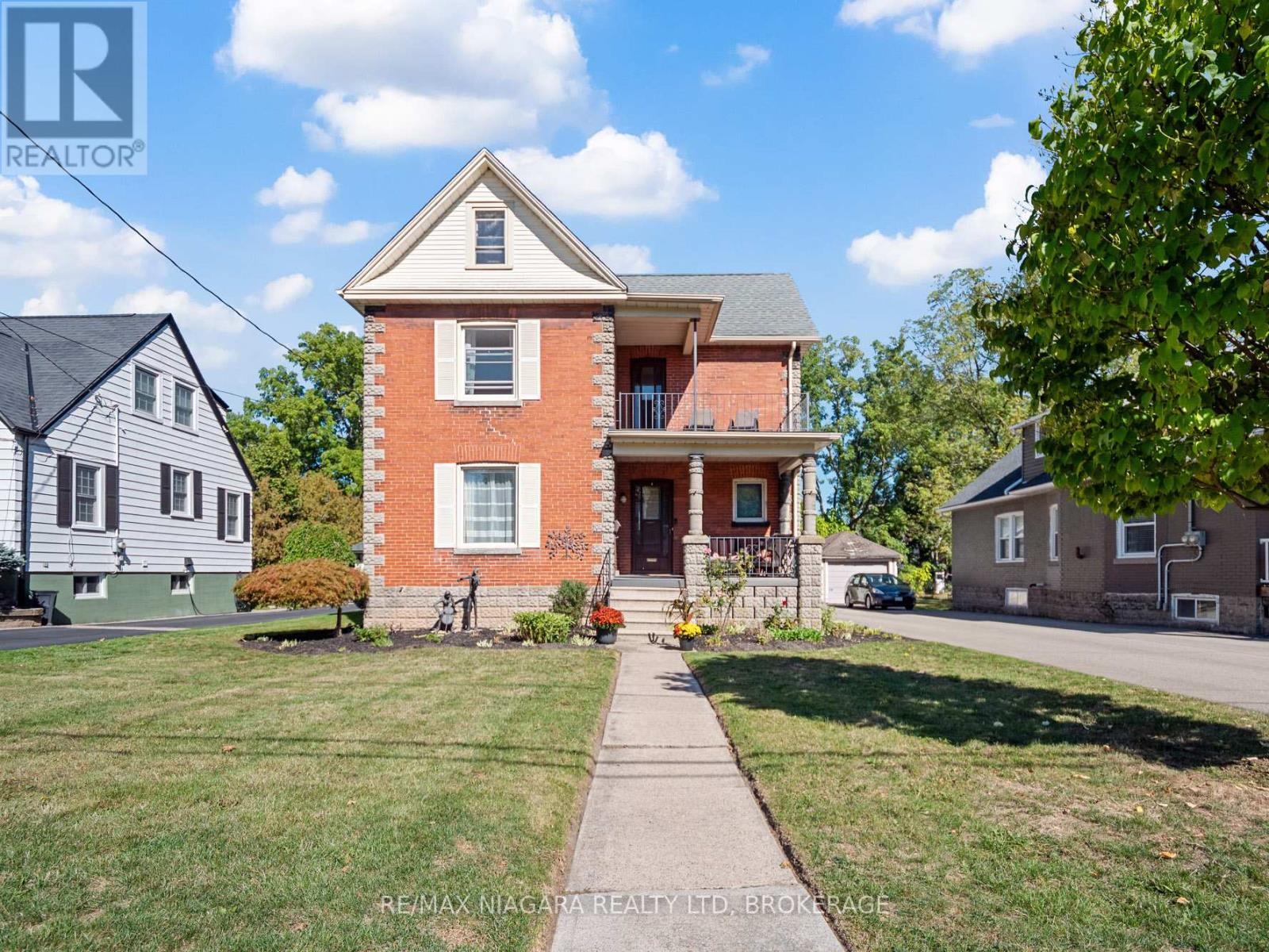 18 Emerick Avenue, Fort Erie, Ontario  L2A 2W3 - Photo 2 - X12434949