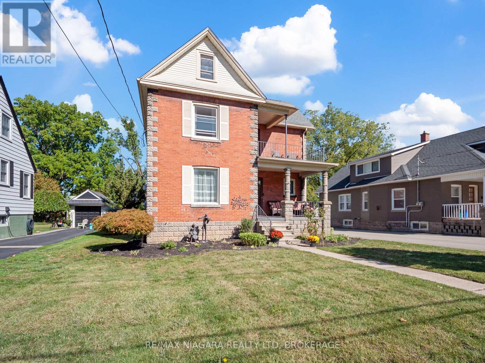 18 Emerick Avenue, Fort Erie, Ontario  L2A 2W3 - Photo 3 - X12434949