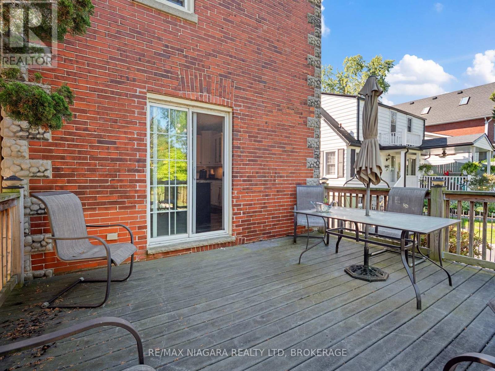 18 Emerick Avenue, Fort Erie (Central), Ontario  L2A 2W3 - Photo 32 - X12434949
