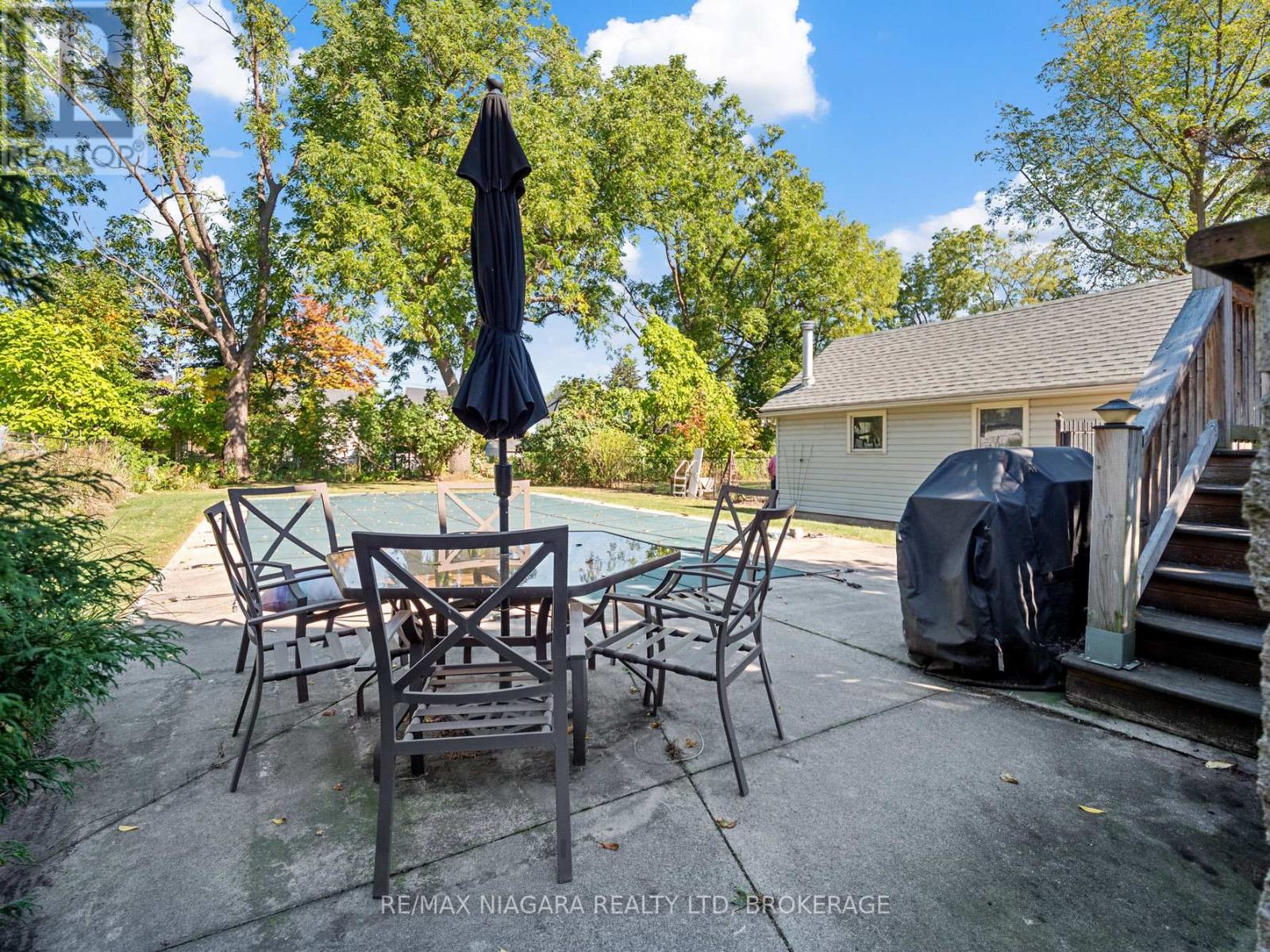 18 Emerick Avenue, Fort Erie (Central), Ontario  L2A 2W3 - Photo 34 - X12434949