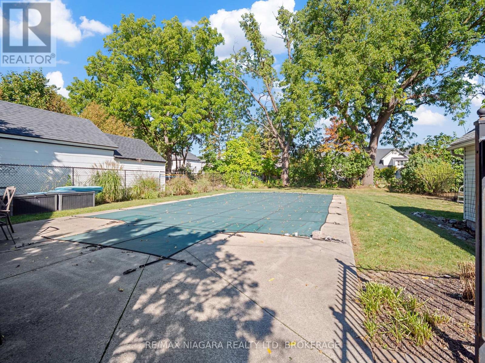 18 Emerick Avenue, Fort Erie (Central), Ontario  L2A 2W3 - Photo 35 - X12434949