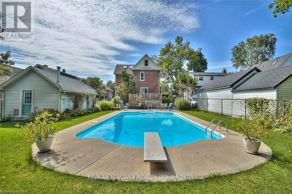 18 Emerick Avenue, Fort Erie (Central), Ontario  L2A 2W3 - Photo 42 - X12434949