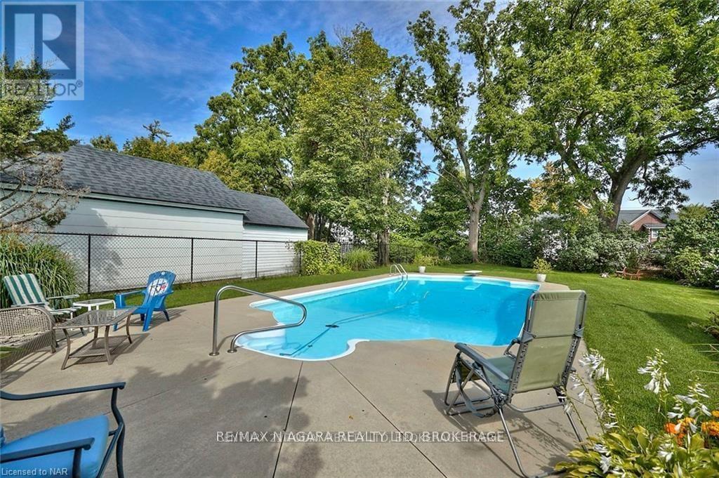 18 Emerick Avenue, Fort Erie (Central), Ontario  L2A 2W3 - Photo 43 - X12434949