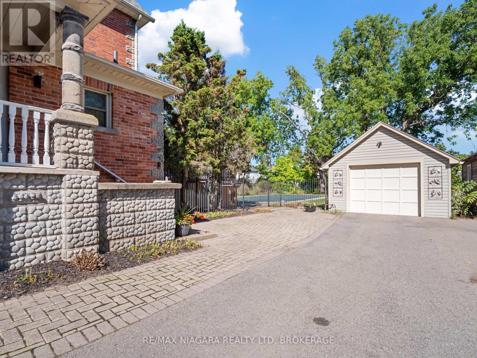 18 Emerick Avenue, Fort Erie, Ontario  L2A 2W3 - Photo 5 - X12434949