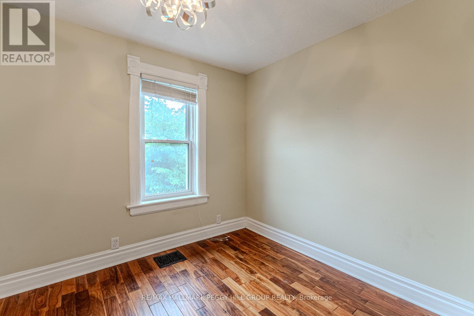 14 Cumberland Street, Barrie, Ontario  L4N 2P4 - Photo 10 - S12434804