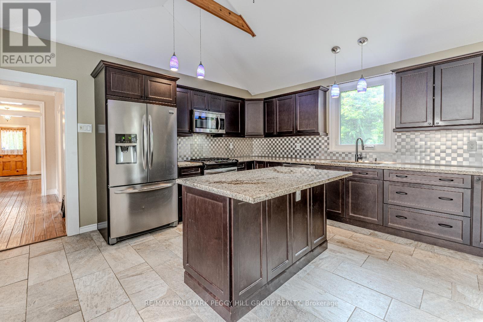 14 Cumberland Street, Barrie, Ontario  L4N 2P4 - Photo 4 - S12434804