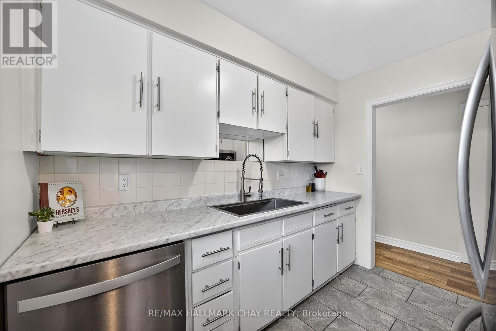 67 Simcoe Street, Orillia, Ontario  L3V 1G5 - Photo 10 - S12434889