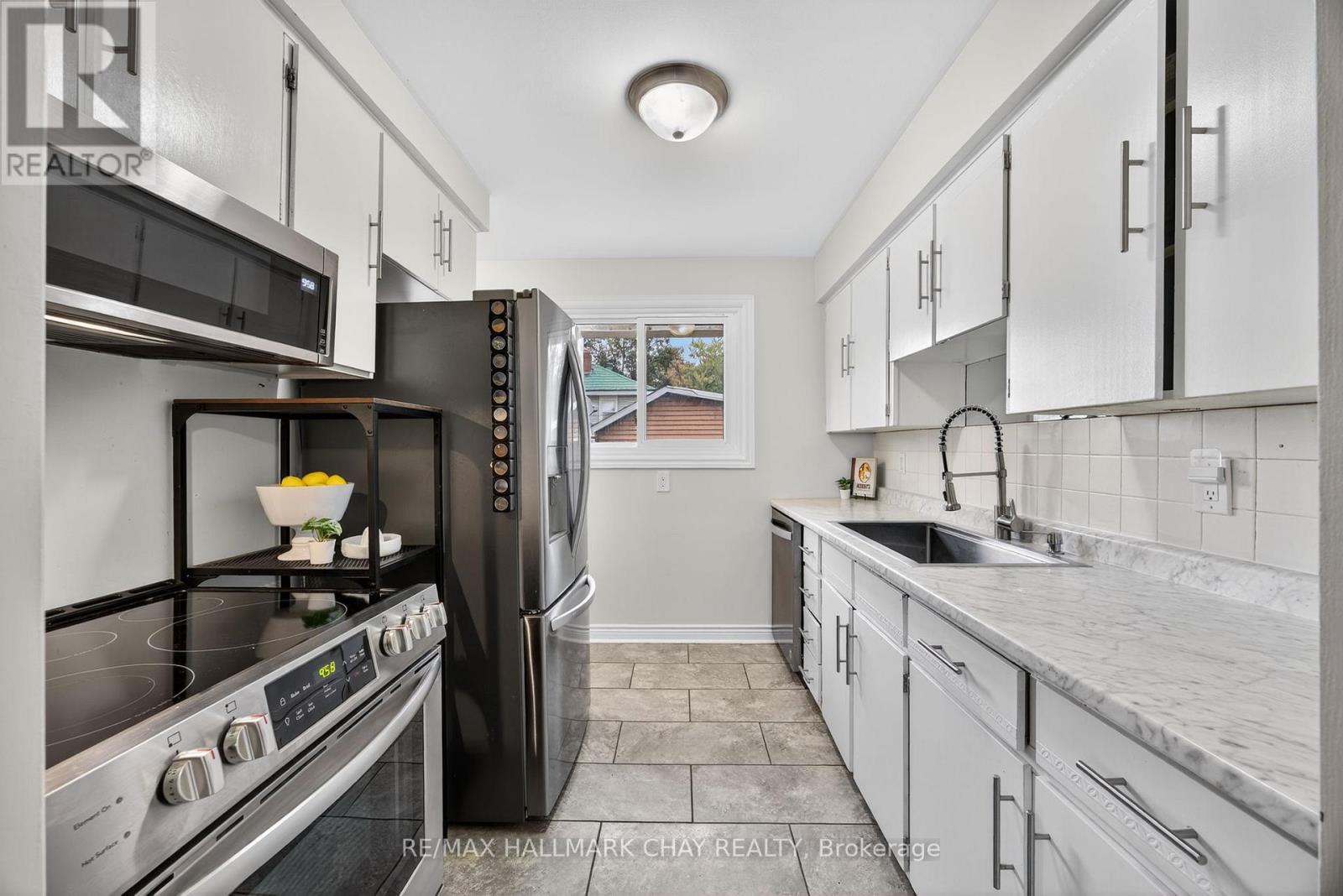 67 Simcoe Street, Orillia, Ontario  L3V 1G5 - Photo 9 - S12434889