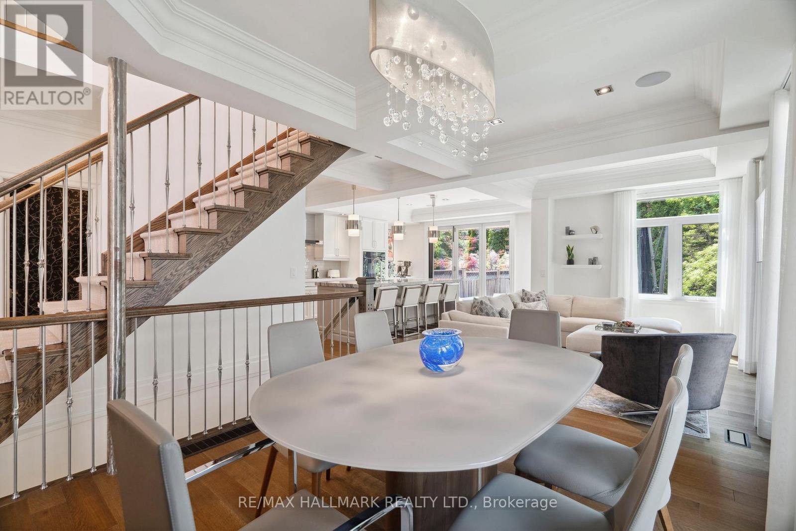 2092 Pinevalley Crescent, Oakville, Ontario  L6H 6L8 - Photo 8 - W12393260