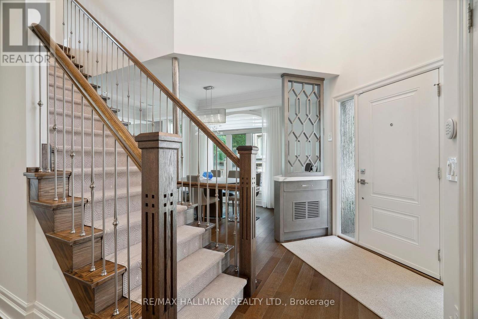 2092 Pinevalley Crescent, Oakville, Ontario  L6H 6L8 - Photo 13 - W12393260
