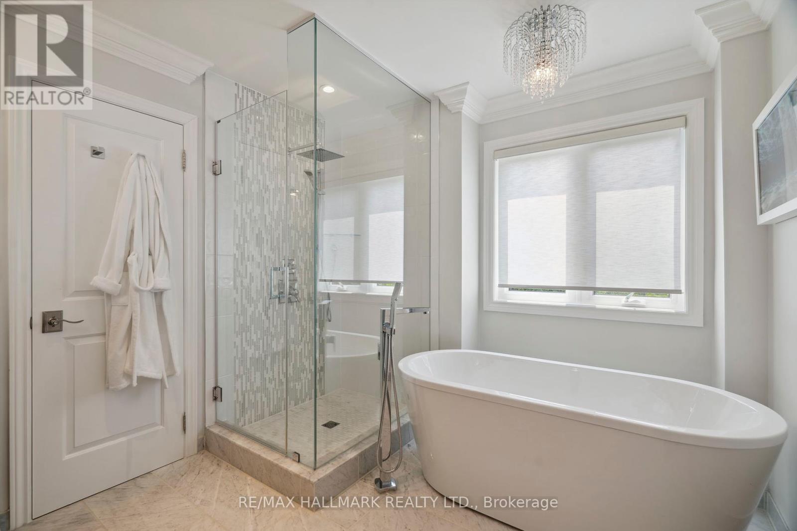 2092 Pinevalley Crescent, Oakville, Ontario  L6H 6L8 - Photo 20 - W12393260