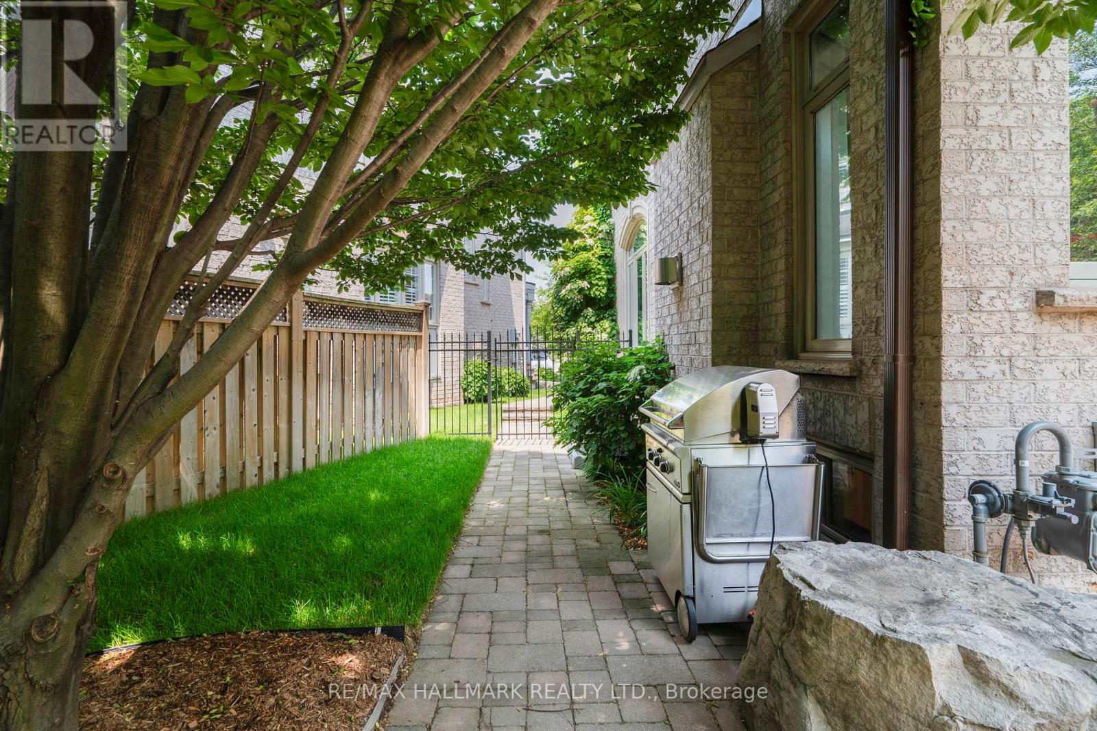 2092 Pinevalley Crescent, Oakville, Ontario  L6H 6L8 - Photo 44 - W12393260