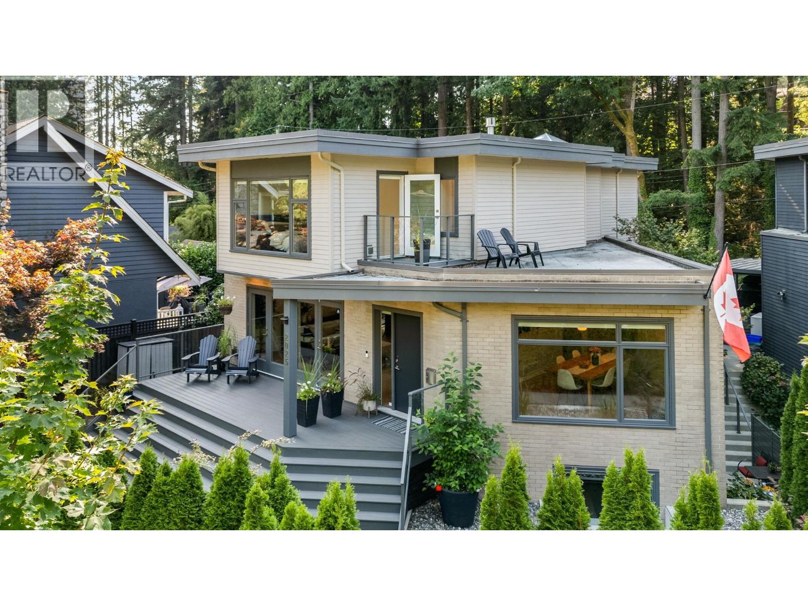 2025 Mackay Avenue, North Vancouver, British Columbia  V7P 2M8 - Photo 38 - R3053630