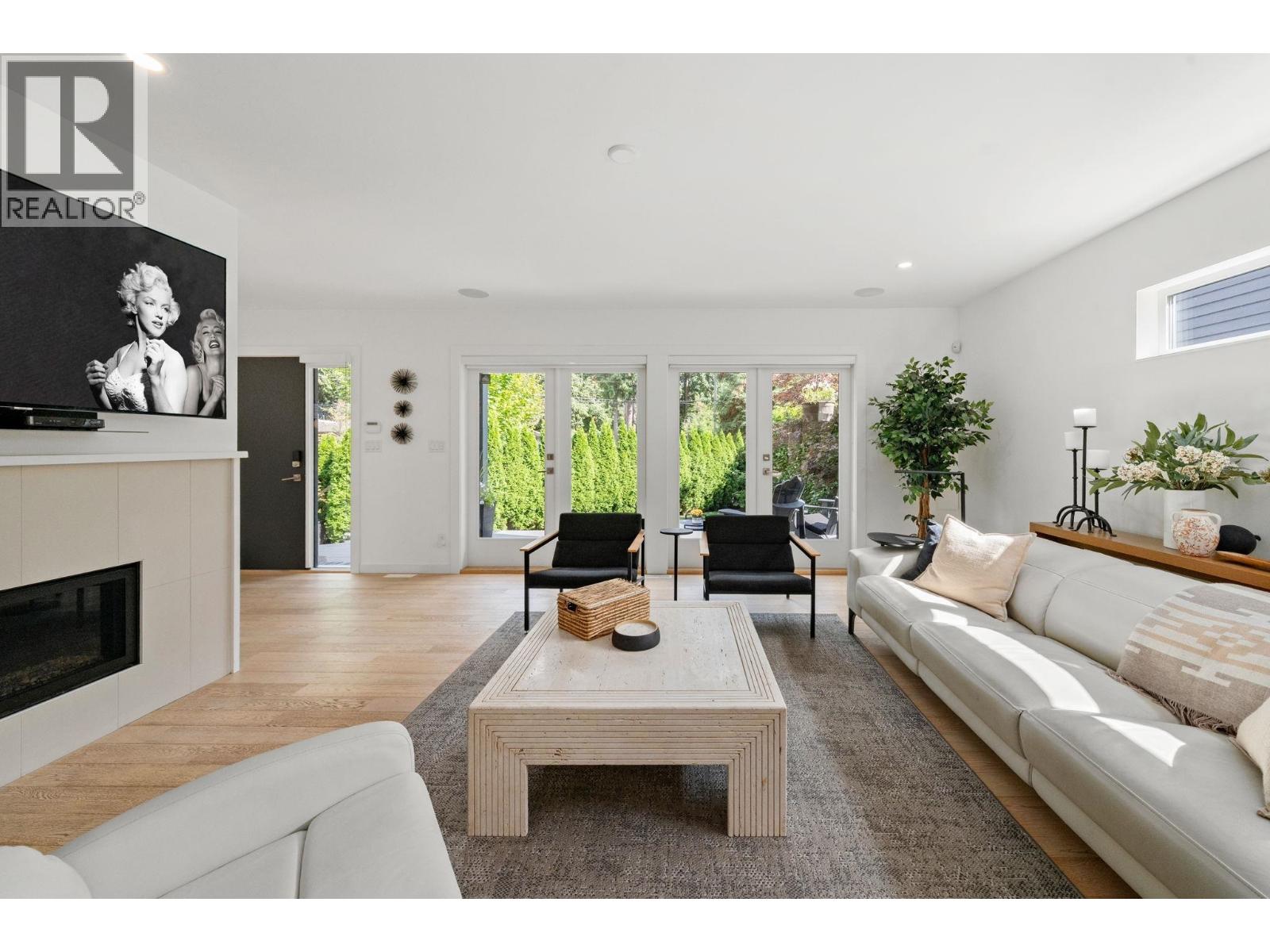 2025 Mackay Avenue, North Vancouver, British Columbia  V7P 2M8 - Photo 4 - R3053630