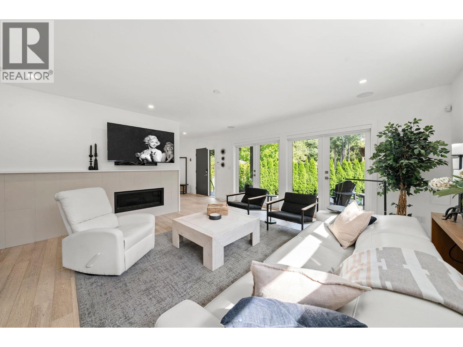 2025 Mackay Avenue, North Vancouver, British Columbia  V7P 2M8 - Photo 5 - R3053630