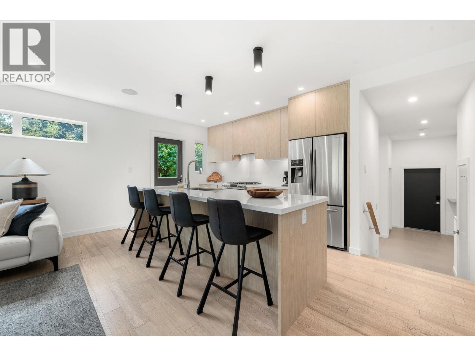 2025 Mackay Avenue, North Vancouver, British Columbia  V7P 2M8 - Photo 7 - R3053630
