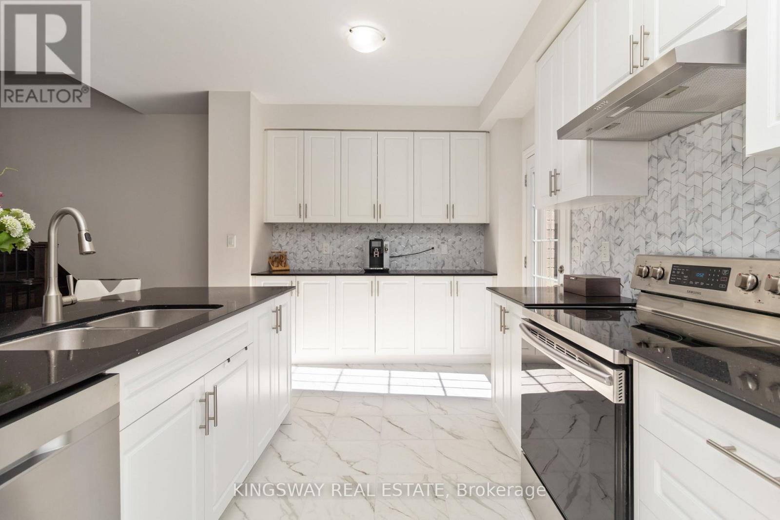 86 Fruitvale Circle, Brampton, Ontario  L7A 5B9 - Photo 20 - W12434813