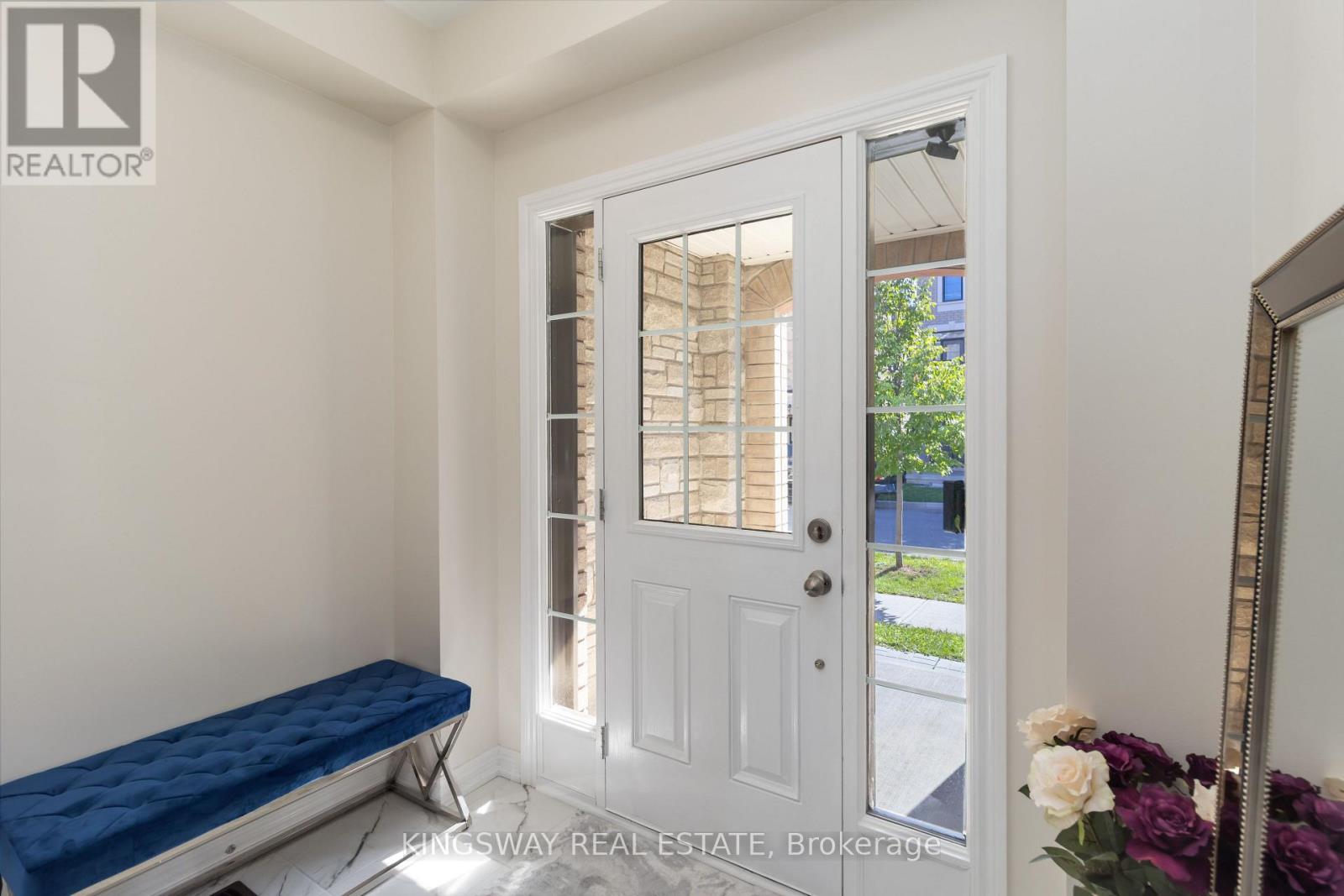 86 Fruitvale Circle, Brampton, Ontario  L7A 5B9 - Photo 6 - W12434813