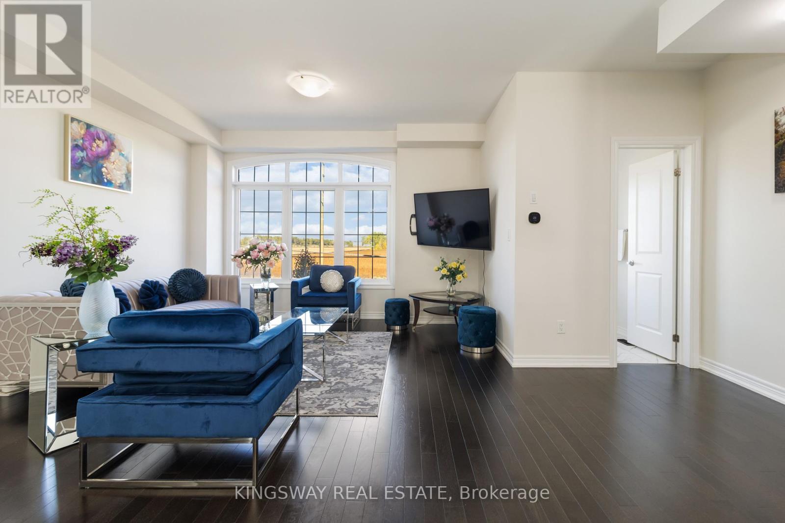 86 Fruitvale Circle, Brampton, Ontario  L7A 5B9 - Photo 8 - W12434813