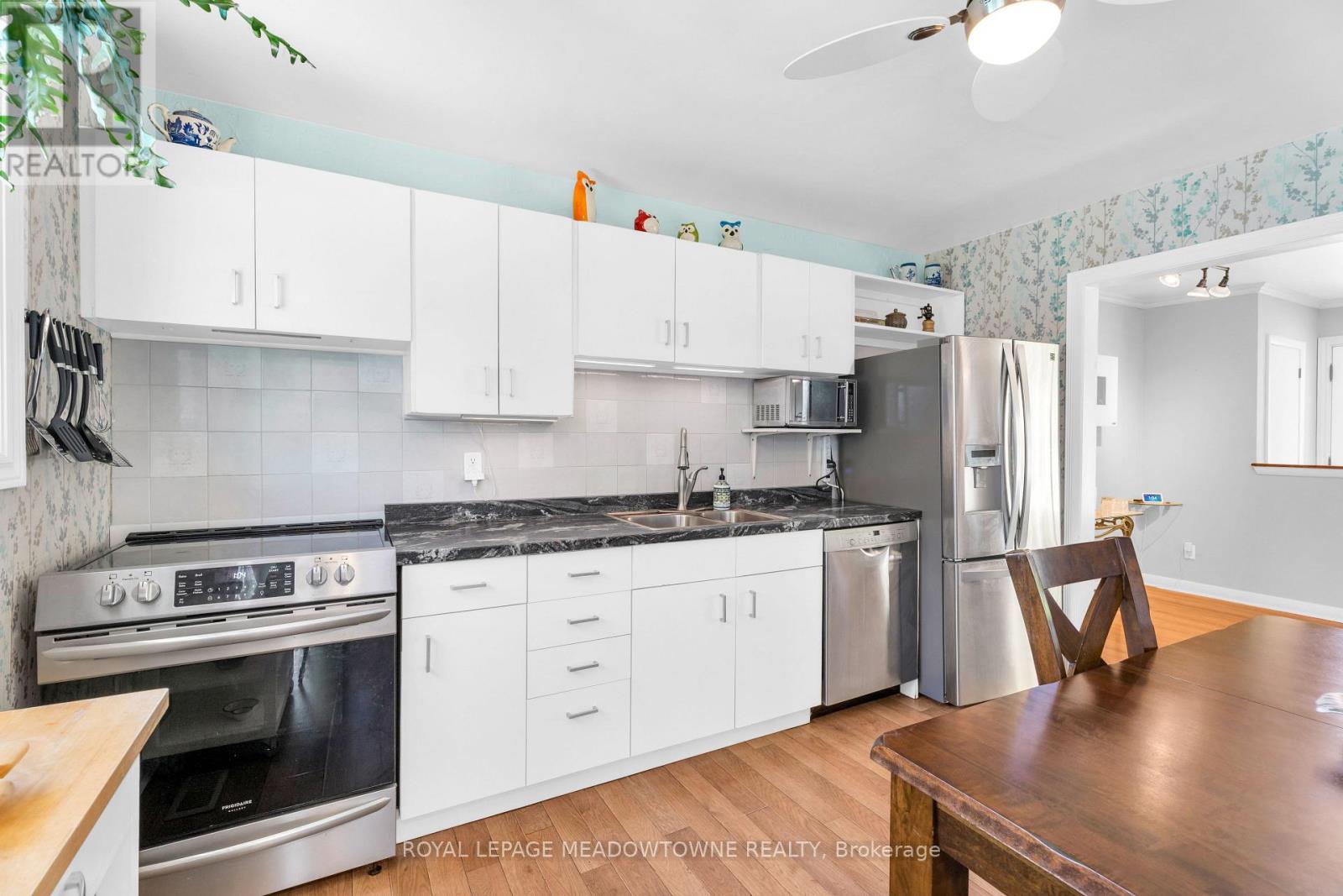 79 Rexway Drive, Halton Hills, Ontario  L7G 1R2 - Photo 12 - W12434815