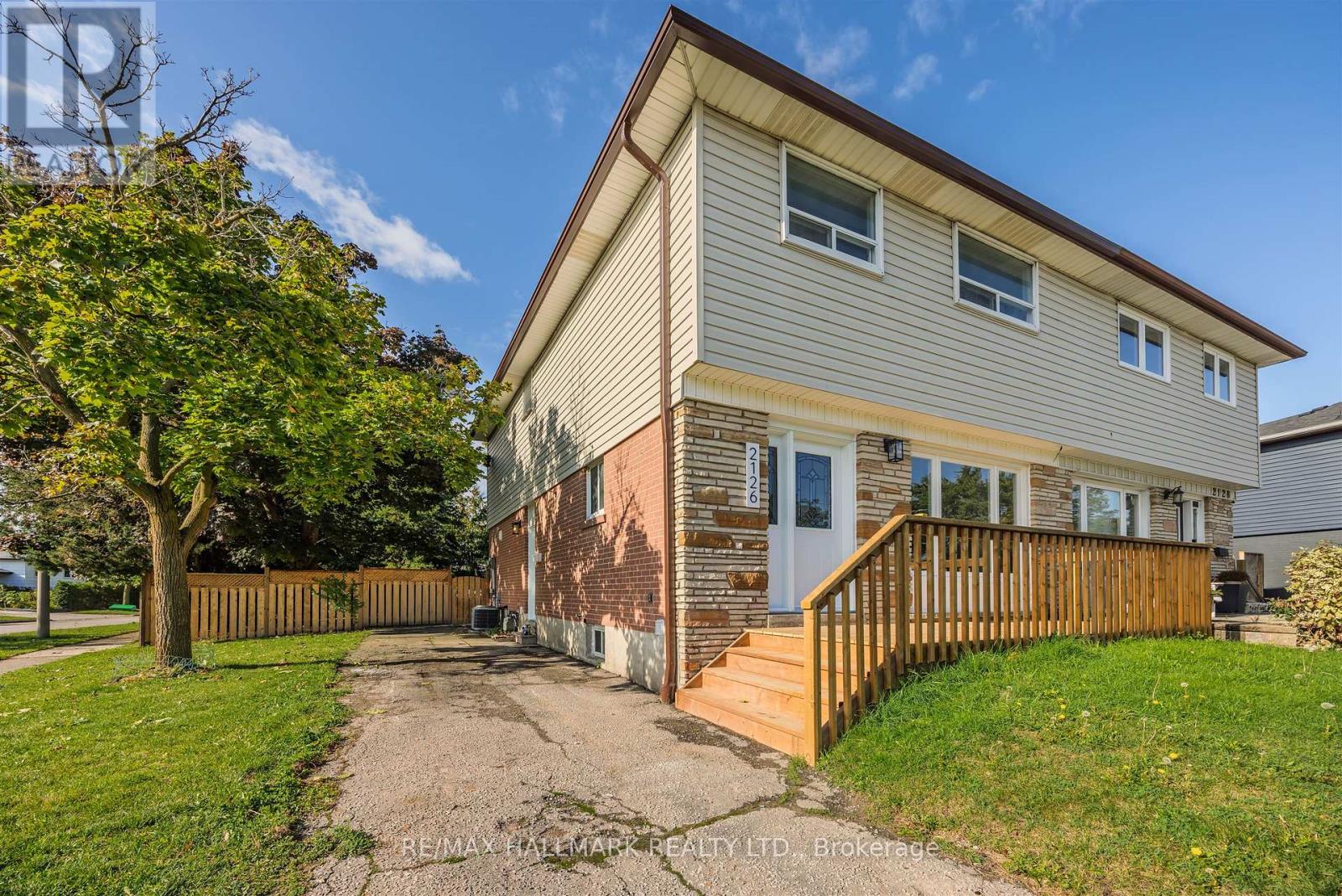 2126 Pashak Court, Mississauga, Ontario  L5A 1H7 - Photo 2 - W12434833