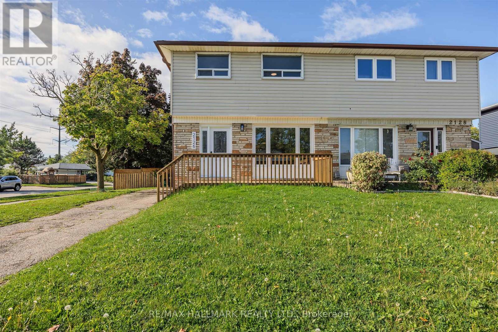 2126 Pashak Court, Mississauga, Ontario  L5A 1H7 - Photo 3 - W12434833