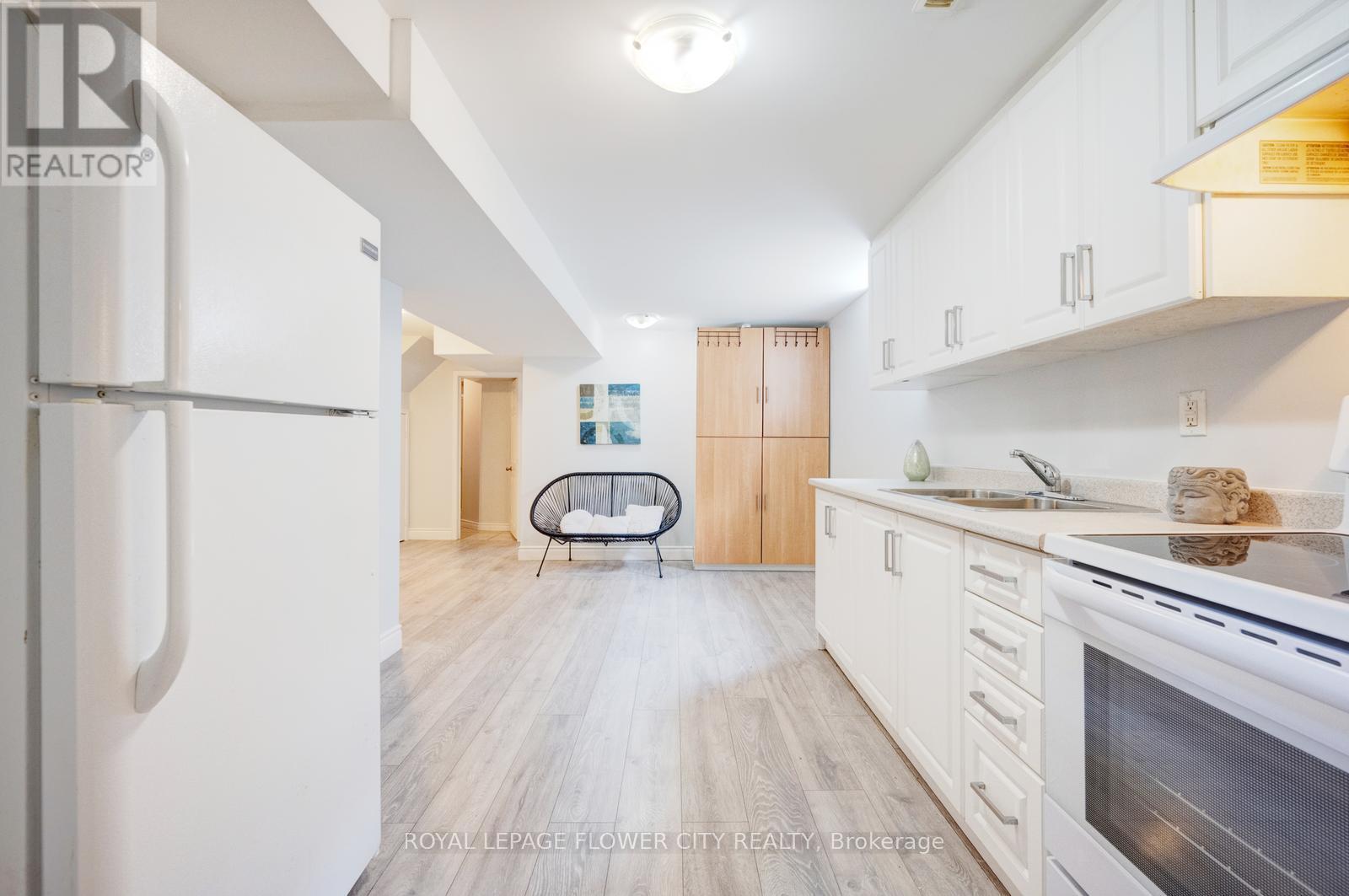 16 Ecclestone Drive, Brampton, Ontario  L6X 3L6 - Photo 43 - W12434861