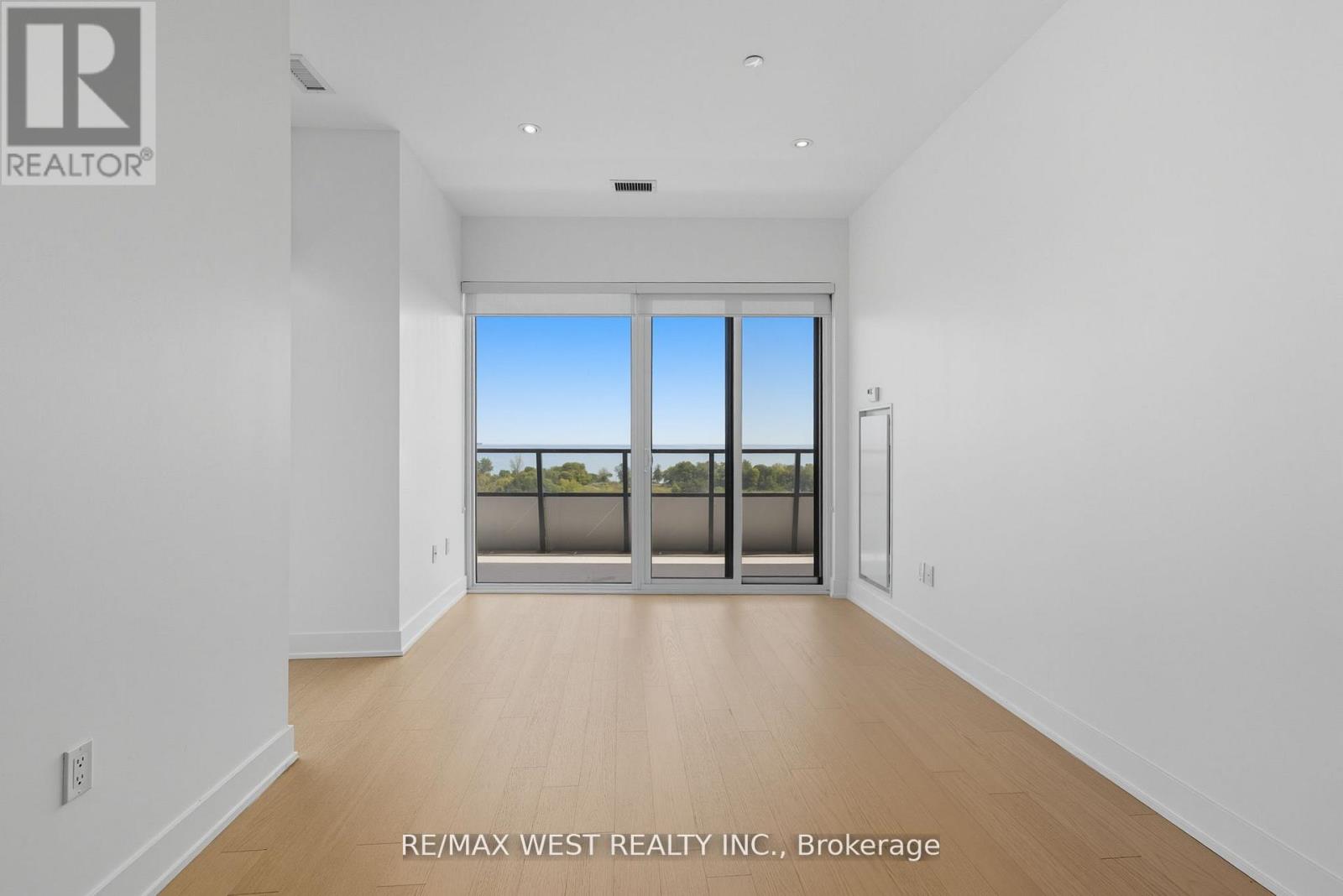 702 - 20 Shore Breeze Drive, Toronto, Ontario  M8V 0C7 - Photo 11 - W12434892