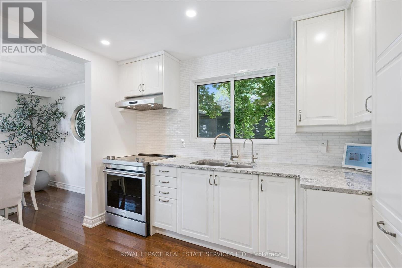 455 Willis Drive, Oakville, Ontario  L6L 4V6 - Photo 10 - W12434924