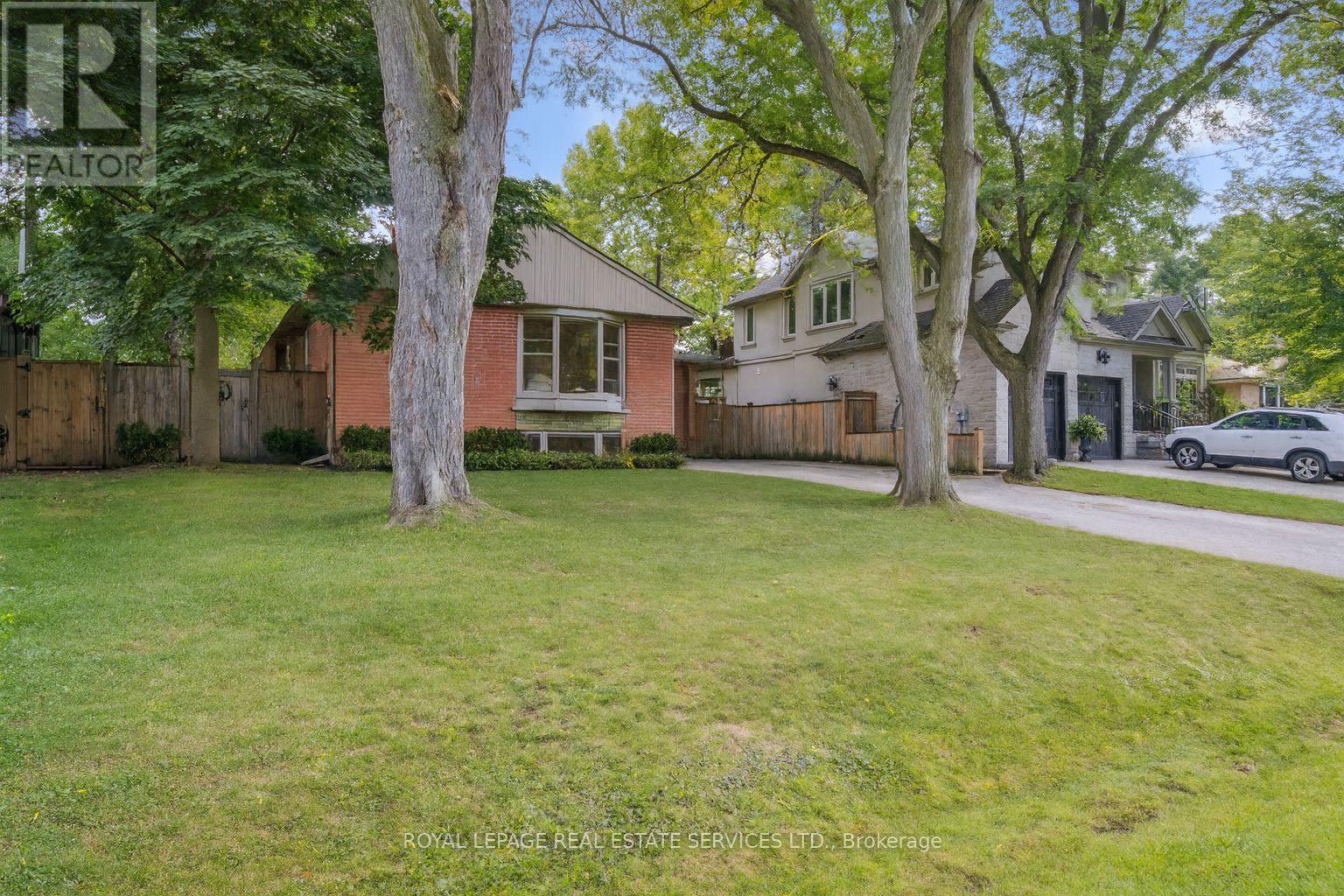 455 Willis Drive, Oakville, Ontario  L6L 4V6 - Photo 2 - W12434924