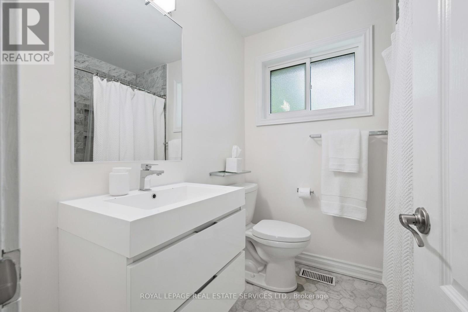455 Willis Drive, Oakville, Ontario  L6L 4V6 - Photo 24 - W12434924