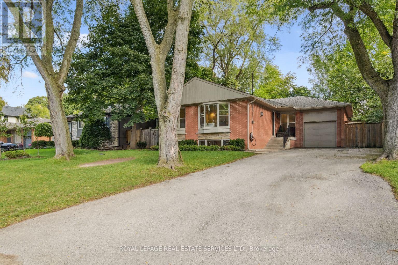455 Willis Drive, Oakville, Ontario  L6L 4V6 - Photo 3 - W12434924