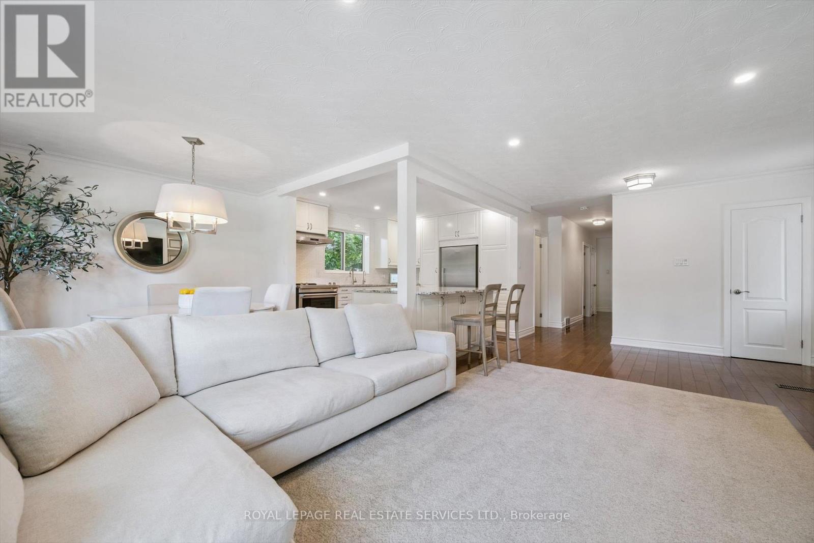 455 Willis Drive, Oakville, Ontario  L6L 4V6 - Photo 8 - W12434924