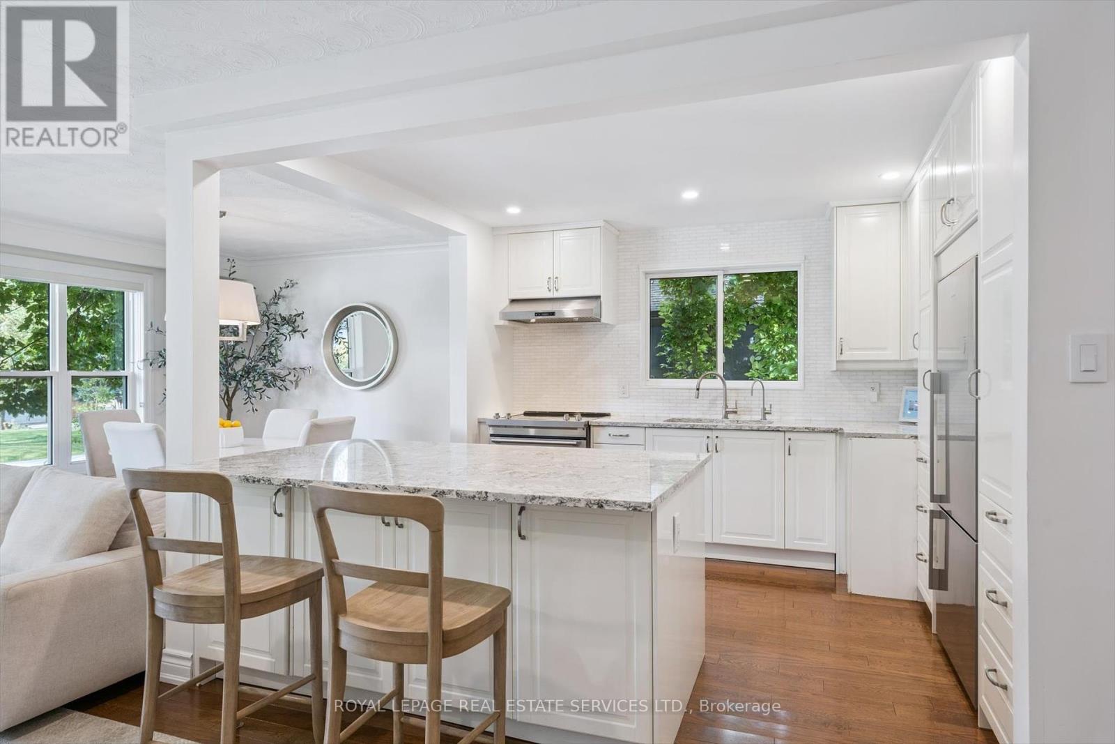 455 Willis Drive, Oakville, Ontario  L6L 4V6 - Photo 9 - W12434924