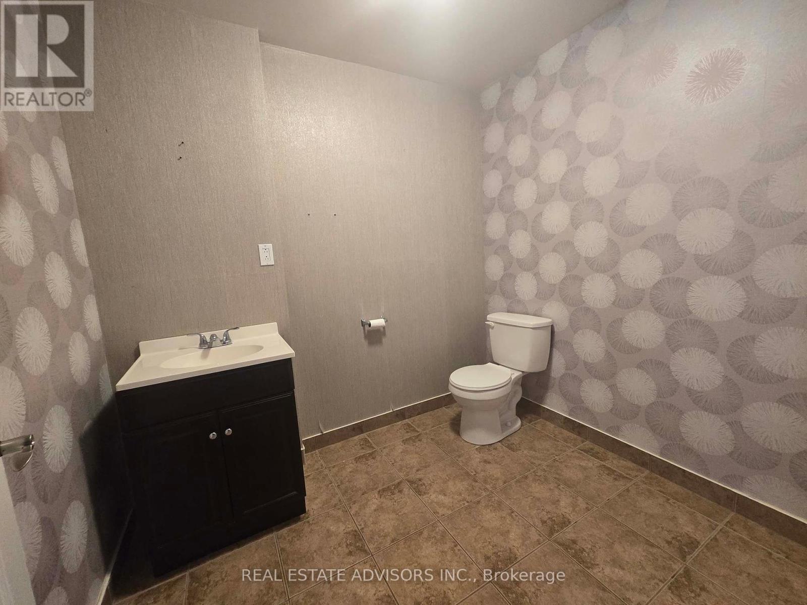 1272 Main Street E, Milton, Ontario  L9T 8M7 - Photo 5 - W12434941