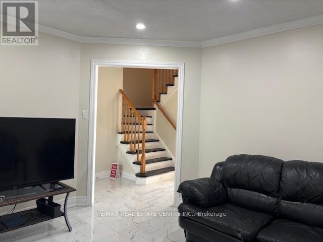157 Ecclestone Drive, Brampton, Ontario  L6X 3P7 - Photo 8 - W12434946