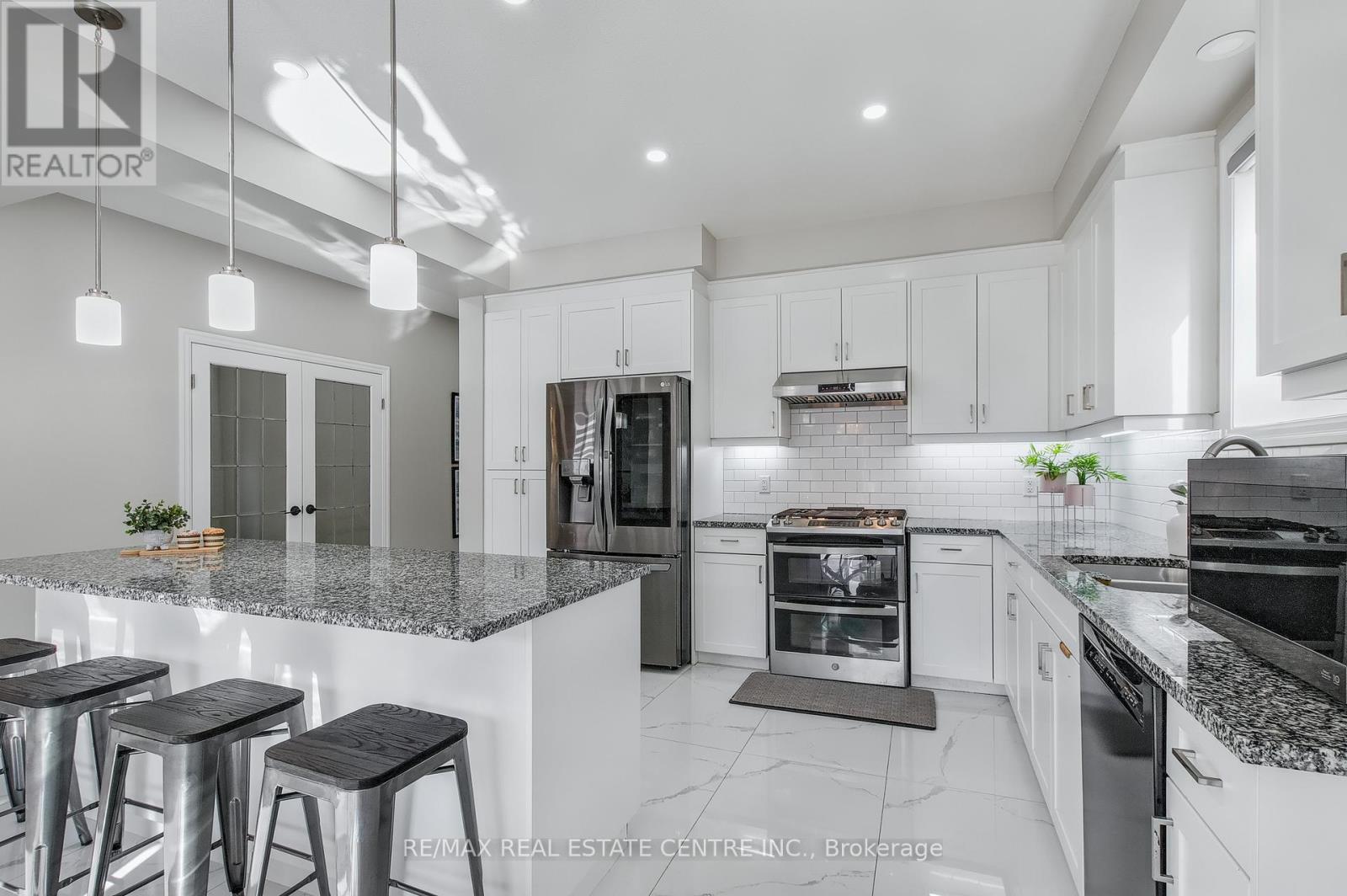 162 Mountain Holly Court, Waterloo, Ontario  N2V 0E1 - Photo 11 - X12434823
